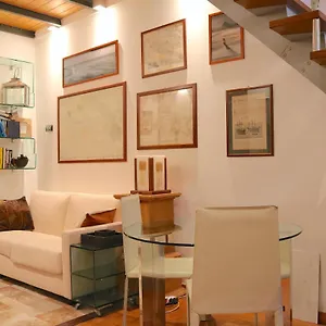 https://apt-charming-in-the-navigli-district-4-people.italymilanhotels.net
